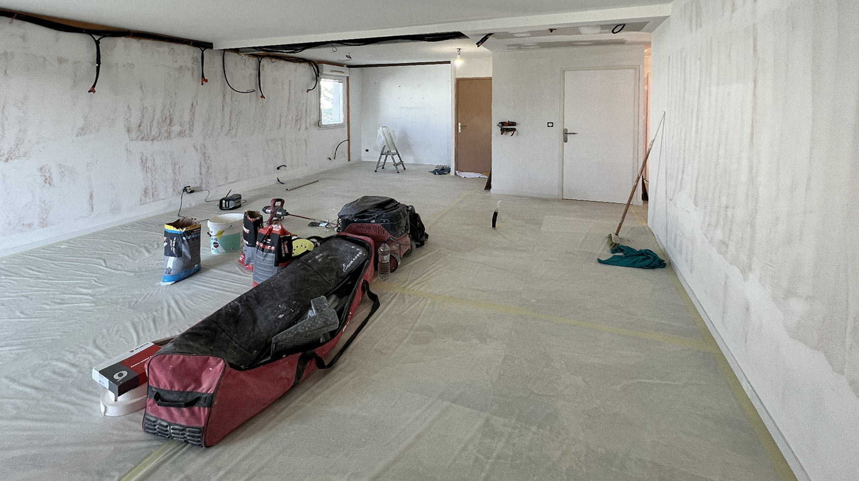 KLR : Architecture intérieur et travaux d'aménagement sur mesure d'un appartement à Lyon.